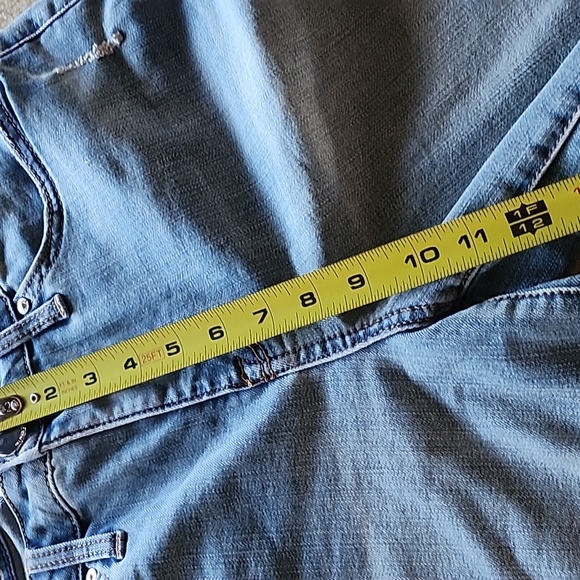 Seven7 Sunset Bermuda Fray Hem Jean Shorts Size 12 - Picture 9 of 13